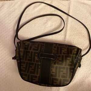 FENDI Vintage Crossbody bag! Good condition. Does have some peels on the inside.
